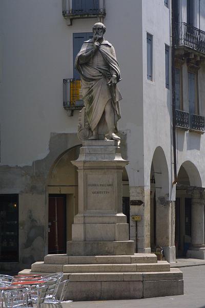 00723.jpg - Statue of Andrea Palladio