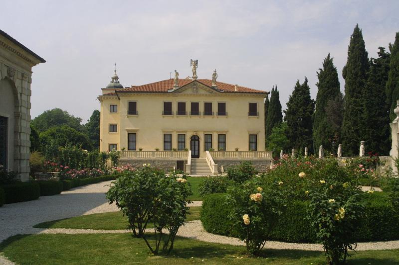 00739.jpg - The Villa Valmarana Ai Nani. Designed by Palladio