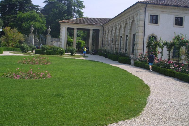 00741.jpg - The "stables" of Villa Valmarana