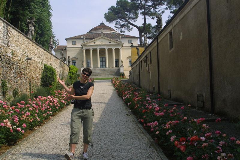 00747.jpg - Jen in front of the Villa Capra detta la Rotonda
