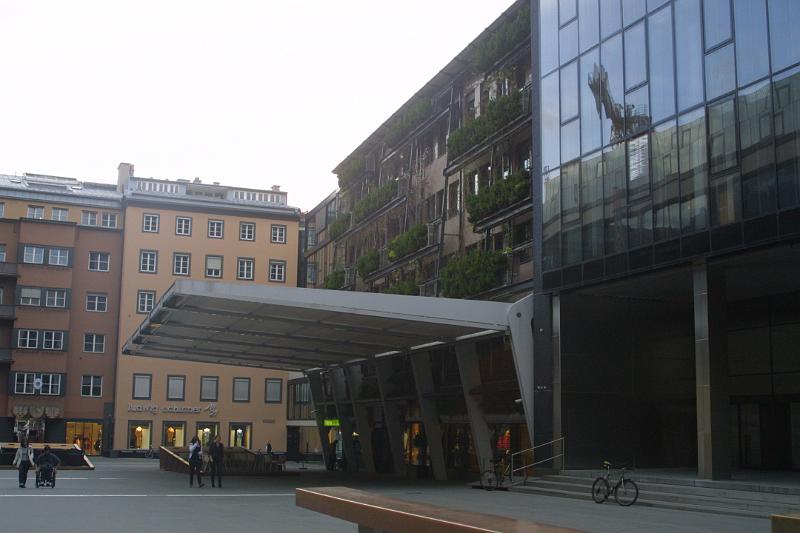 00077.jpg - Innsbruck has modern stuff too