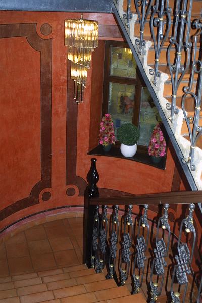 00108.jpg - This is the stairwell in our hotel. The Hotel Neue Post.