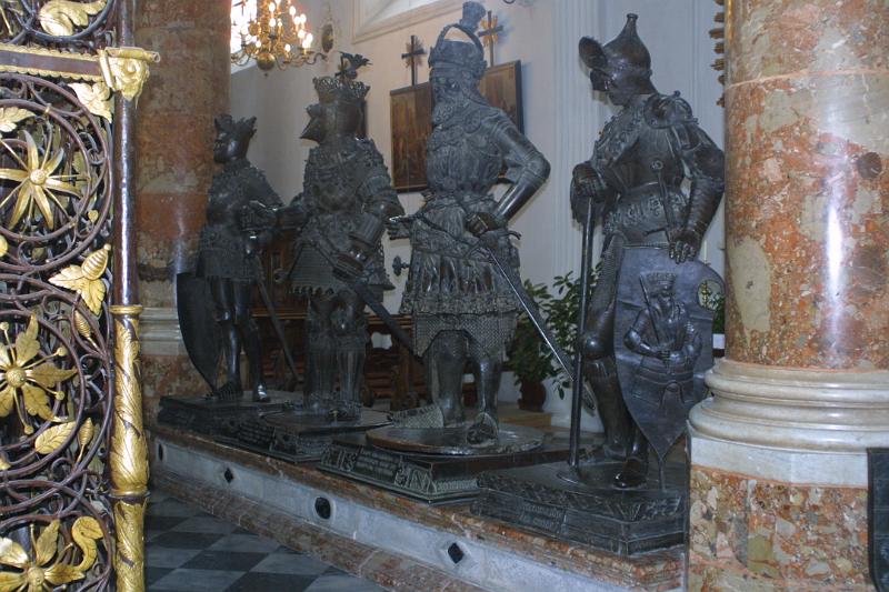 00124.jpg - Statues inside the Hofkirche. These are suppose to be Maxmillian I's ancestors.