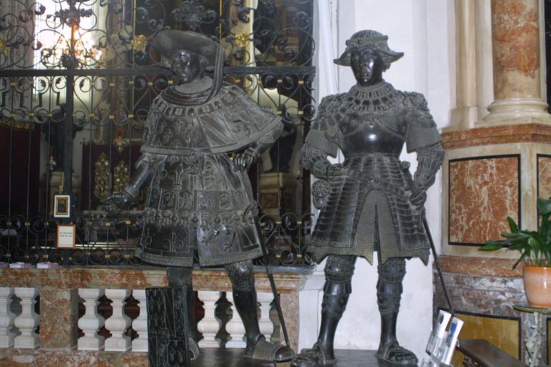 00126.jpg - Statues inside the Hofkirche.