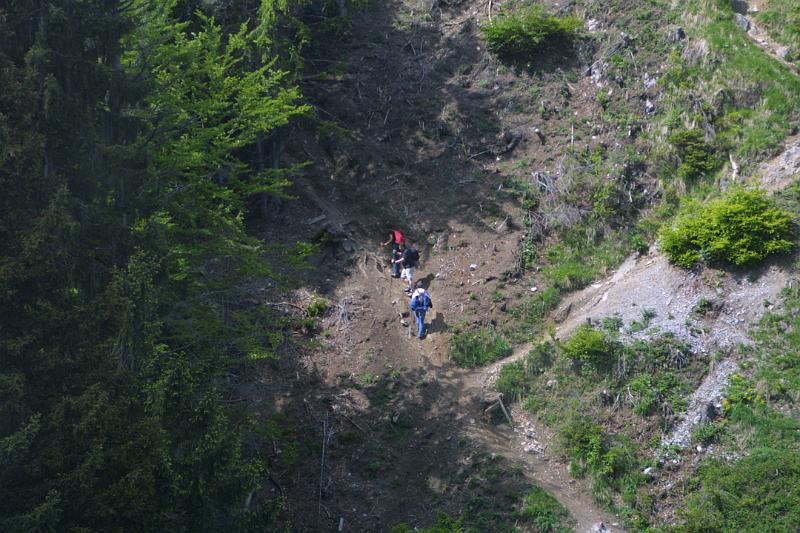 00157.jpg - Hikers below us on the mountainside.