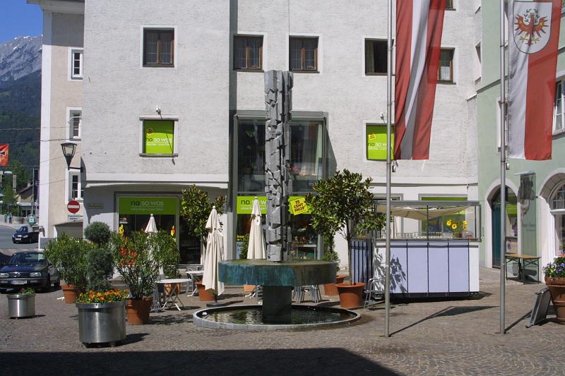00283.jpg - Plaza on the corner of Burggasse and Franz Josef Strasse
