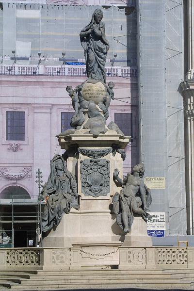 00313.jpg - Statue of Mariae Dieparae in front of the Dom