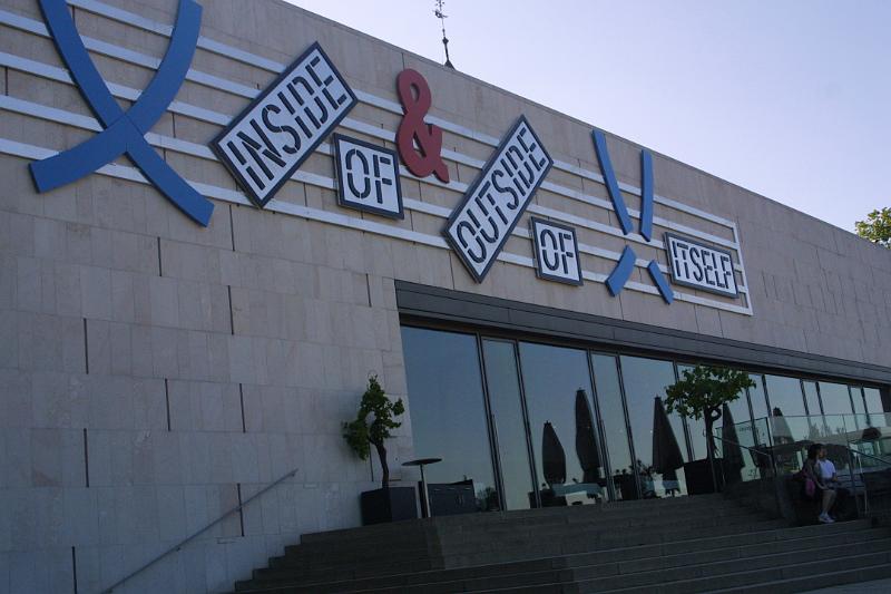00364.jpg - The Museum of Moderm Art (Why is the title in english?)