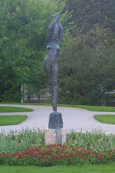 00377.jpg - Statue in (or near) the Mirabelle garden.