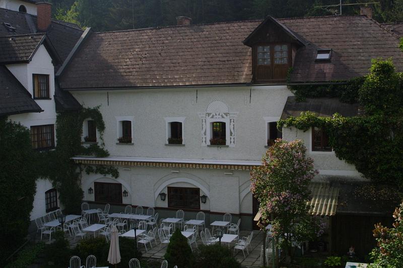 00591.jpg - View of the inner coutyard of the schloss