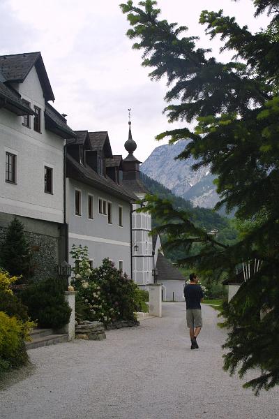 00596.jpg - The front of the schloss (with Martin)