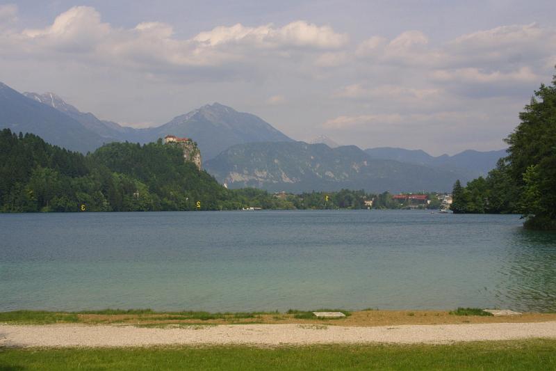 00622.jpg - View of the lake at Bled (Blejsko jezero)