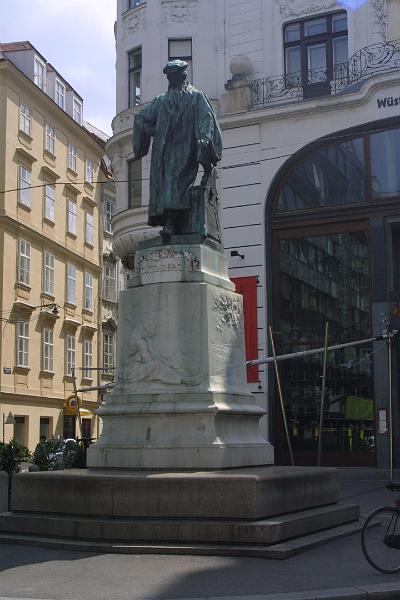 00436.jpg - Statue of Gutenburg