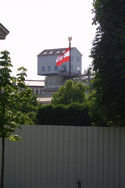 00518.jpg - I think they're repairing a statue in the corner of the Parliament building