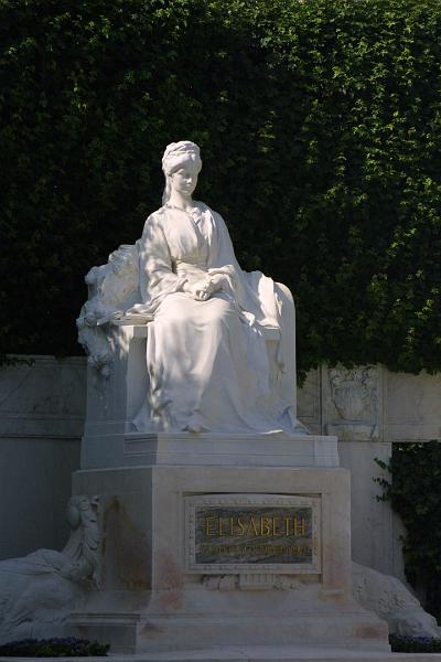 00519.jpg - Statue of Empress Elisabeth in the Volksgarten.