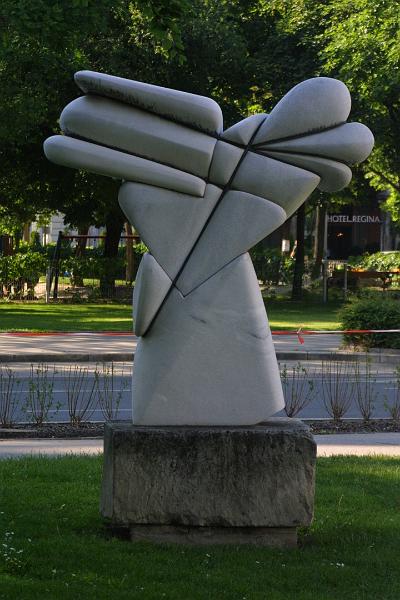 00536.jpg - Sculpture in the park near the Votivkirche