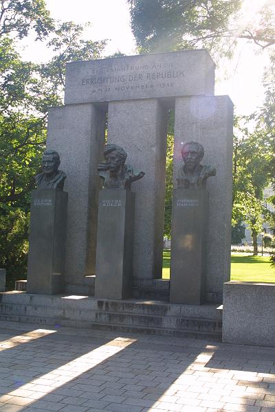 00546.jpg - A memorial to the founders of the Austrian Republic in 1918.