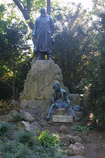 00547.jpg - Statue in a small park near the Parliament building