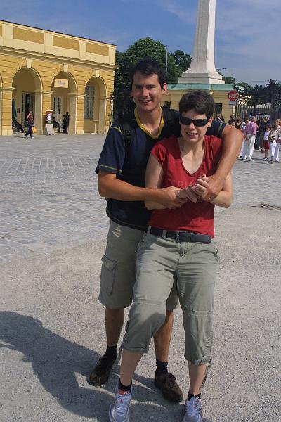 00551.jpg - Jen and Martin at the Schonbrunn Palace