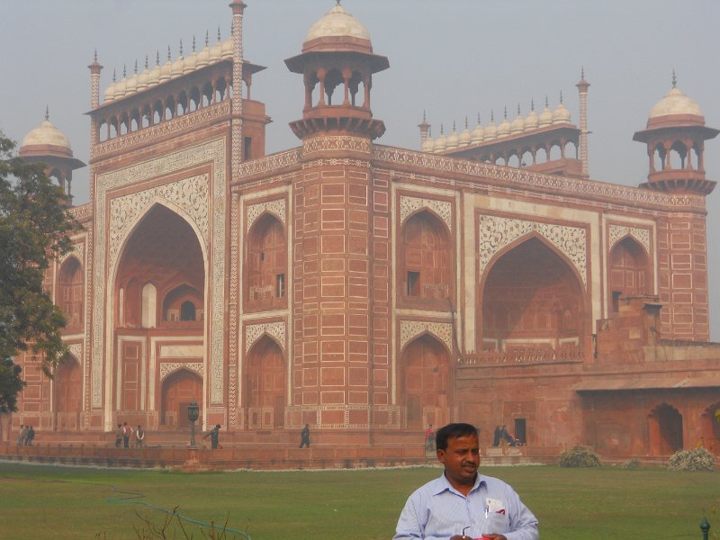 2115201_GateToTajMahal.jpg - The Gate House to the Taj Mahal. Guide in foreground.