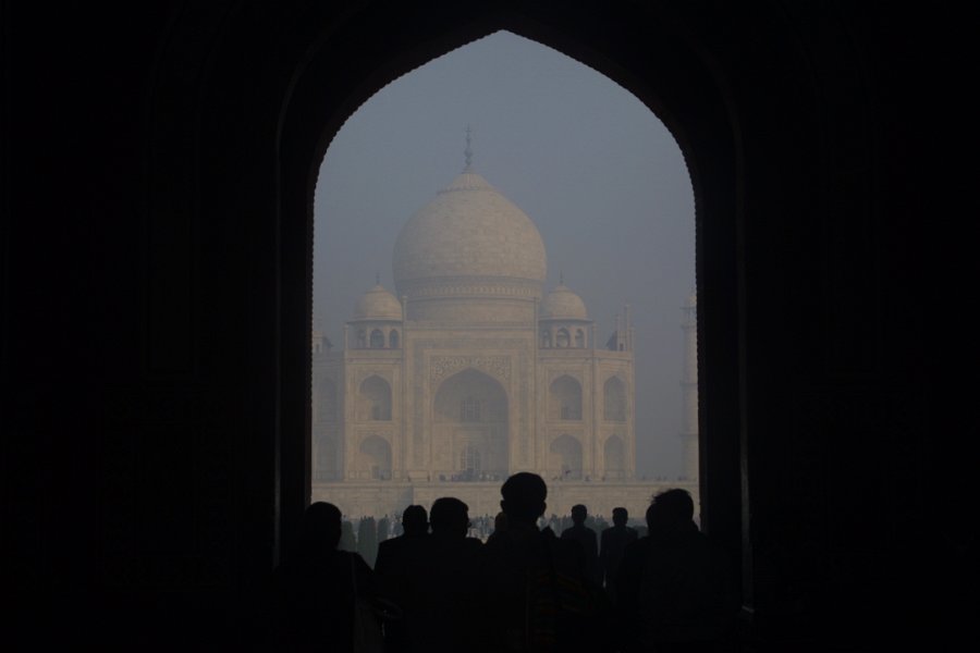 2118000_TajMahalThroughTheGate.jpg - The Taj Mahal through the gate house door.