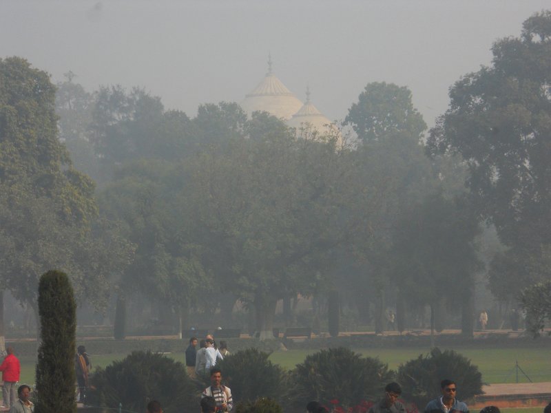 2122212_GuestHouseMosqueTajMahal.jpg - The gardens around the Taj Mahal (Mosque in the background).