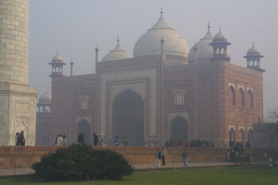 2123000_GuestHouseTajMahal.jpg - The Guest House beside the Taj Mahal.