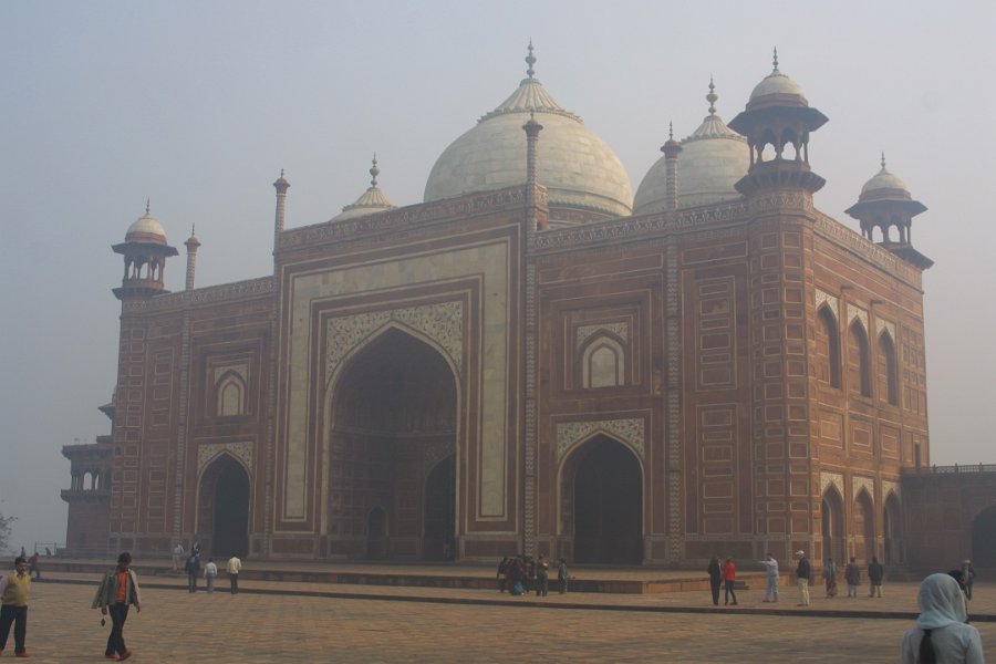 2124000_GuestHouseTajMahal.jpg - The Guest House beside the Taj Mahal.