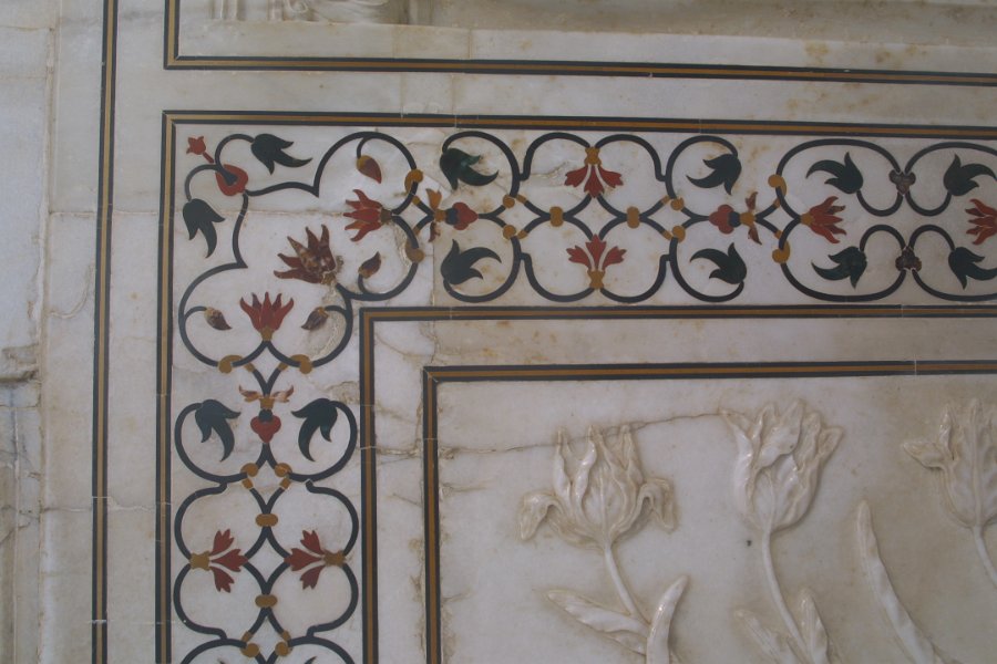 2131000_DetailTajMahal.jpg - Details of the Taj Mahal.