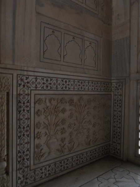 2131224_InsideTheTajMahal.jpg - Details of the Taj Mahal.