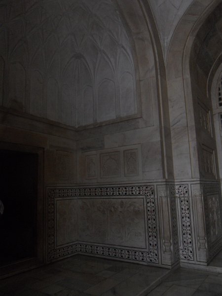 2131226_InsideTheTajMahal.jpg - Inside the Taj Mahal.
