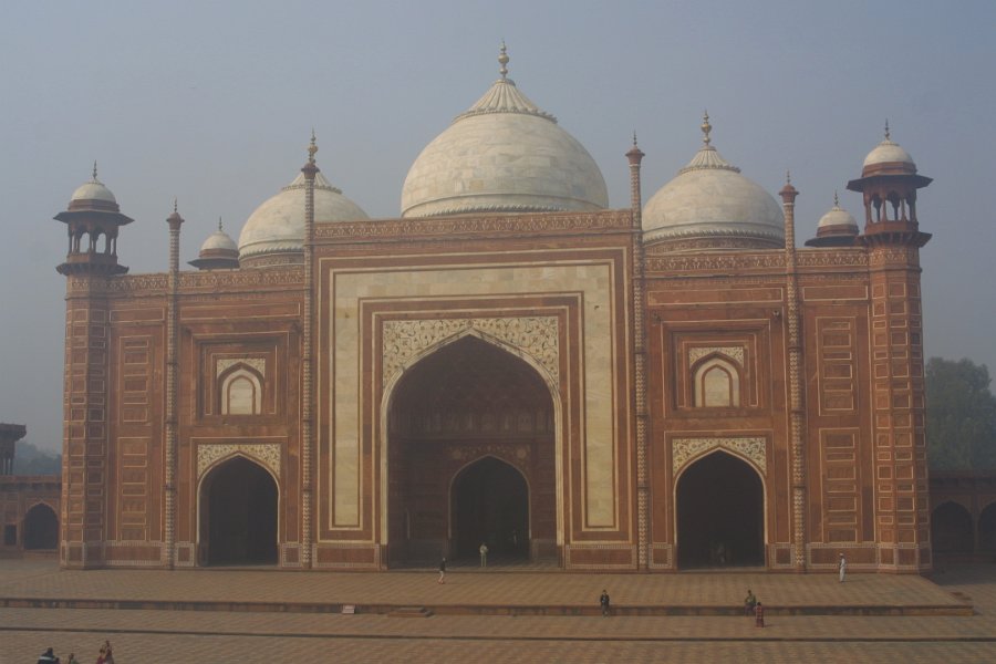 2133000_MosqueAtTajMahal.jpg - The Mosque beside the Taj Mahal.
