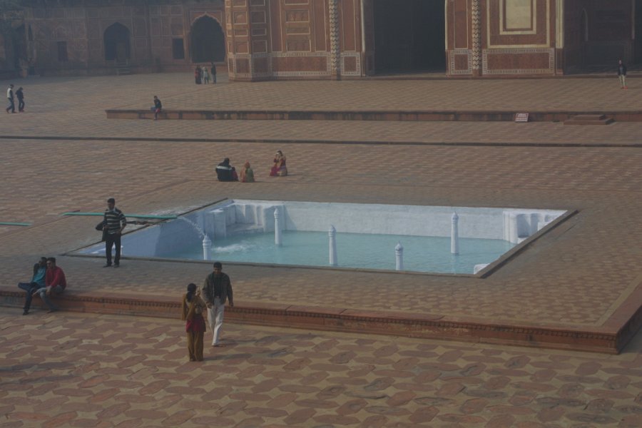 2134000_PoolAtMosqueAtTajMahal.jpg - The pool in front of the Mosque beside the Taj Mahal.