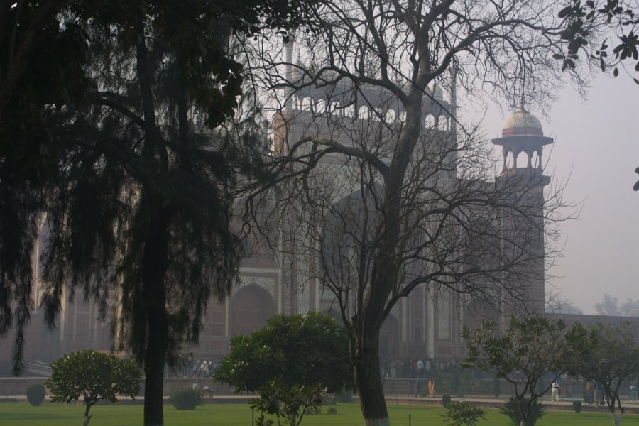 2141000_GateHouseOfTajMahal.jpg - The Gate House at the Taj Mahal.