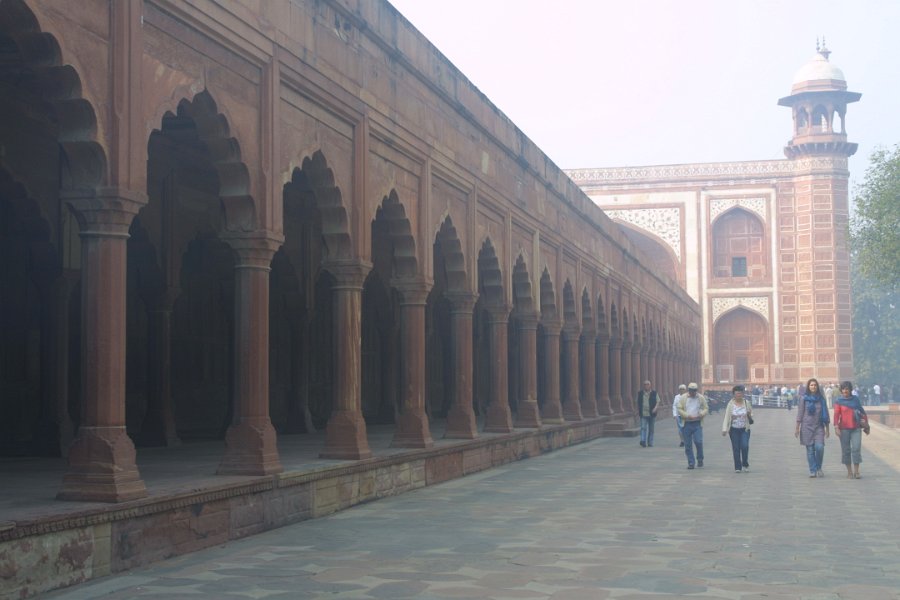2147000_ColonadeTajMahal.jpg - Colonade along the wall surounding the Taj Mahal.