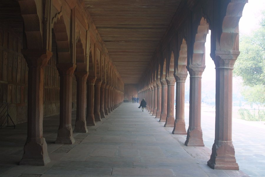2148000_ColonadeTajMahal.jpg - Colonade along the wall surounding the Taj Mahal.