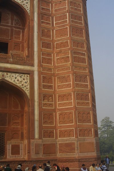 2150000_DetailGateHouse.jpg - Tower detail of the Gate House.