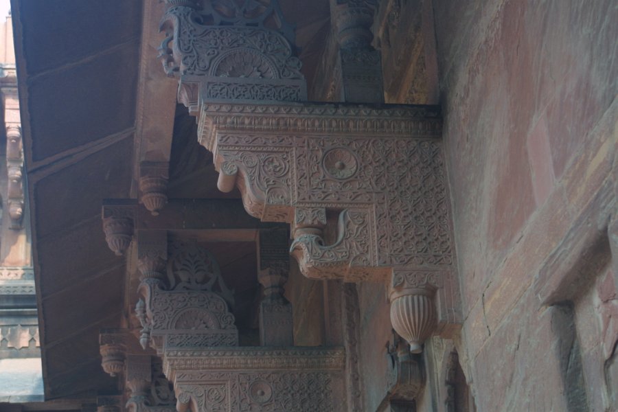 2166000_JahangirMahal.jpg - Roof detail inside the Jahangir Mahal. The Agra Fort.