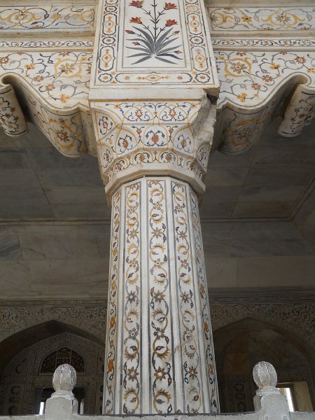 2177285_DetailAgraFort.jpg - Pillar detail at the Khaas Mahal. The Agra Fort.