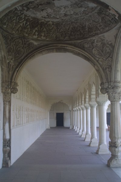 2184000_InsideAgraFort.jpg - The Agra Fort.