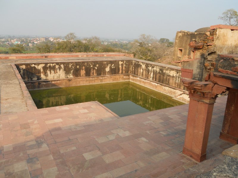 2198314_FatehpurSikri.jpg - Water Tank. Fatehpur Sikri.