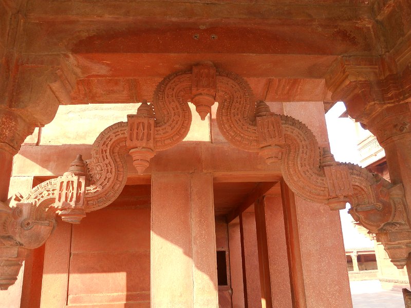 2201318_FatehpurSikri.jpg - Arch over the astrologer's seat. Fatehpur Sikri.
