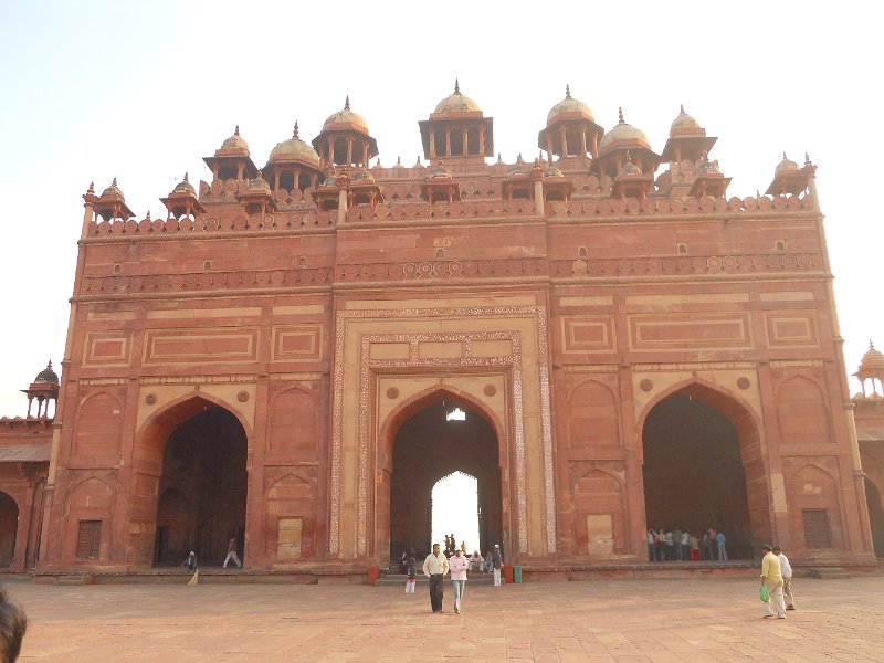2224339_FatehpurSikri.jpg - Inside view of the main gate to the mosque compound. Fatehpur Sikri.