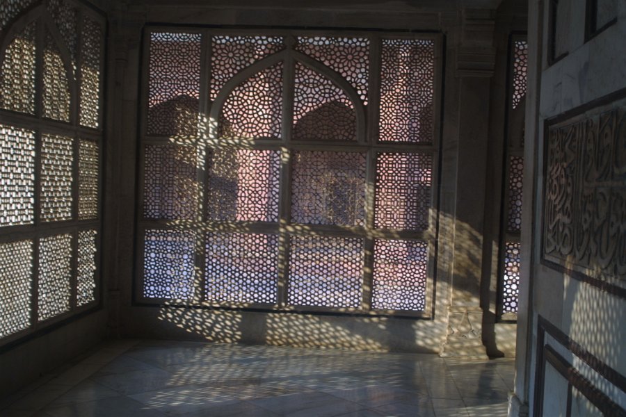 2225000_FatehpurSikri.jpg - Inside Salim Chishti's Tomb. Fatehpur Sikri.