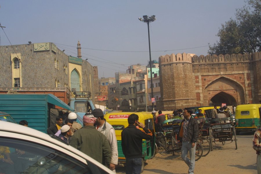 2233000_FatehpurSikri.jpg - Parking area. Fatehpur Sikri.