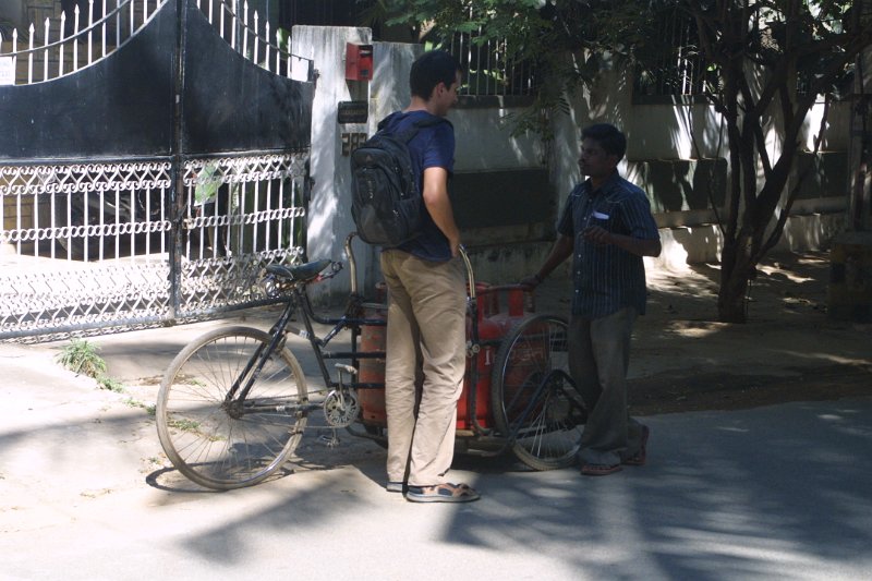 1009000_DefenceColony.jpg - Martin negotiating with a gas man.
