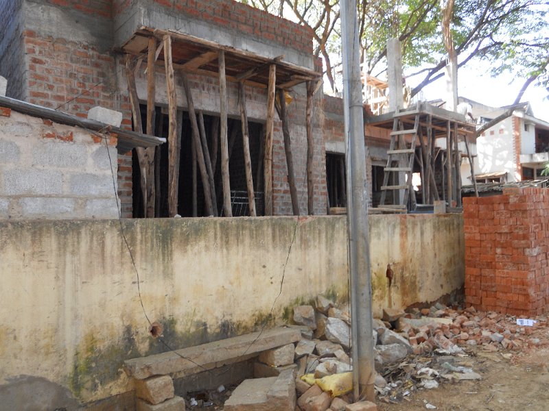 1012583_ScaffoldingDefenseColony.jpg - Construction in Bangalore.