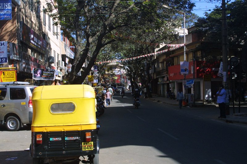1013000_Bangalore.jpg - Street sceen in Bangalore.