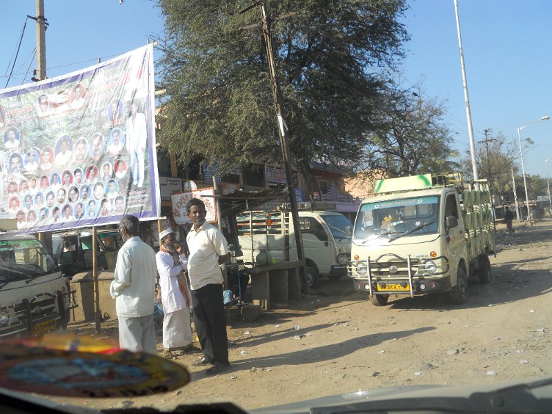 1430733_StreetScene.jpg - Street sceen on way to Chikmagalur.