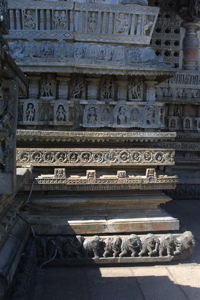 1442000_DetailBelurTempleKarnataka.jpg - Carving detail at Chennakesava Temple, Belur